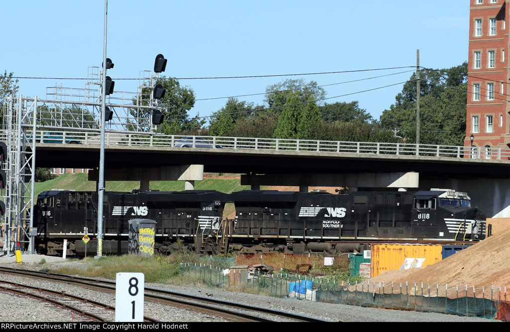 NS 8116 & 8118 head around the curve at Boylan as train E60